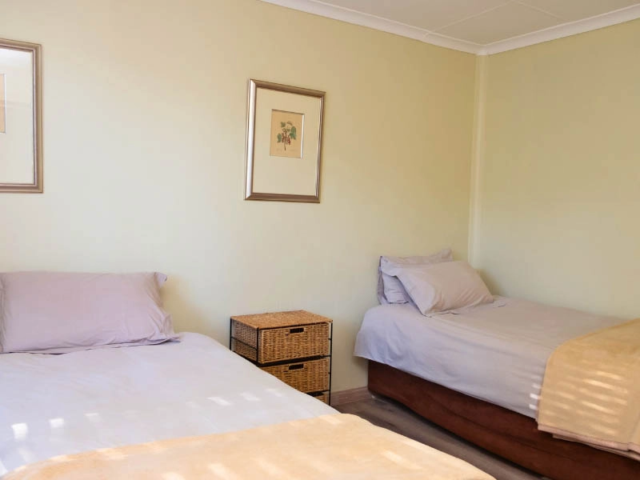 Cottage Three 2 single beds bedroom