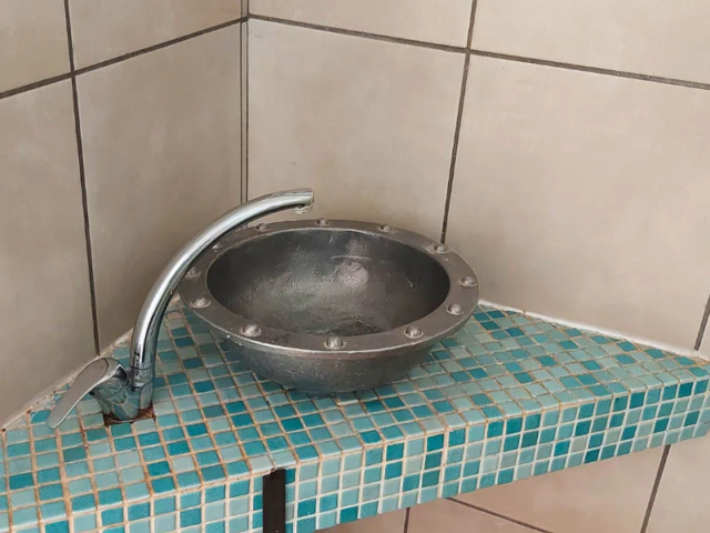 Bathroom basin