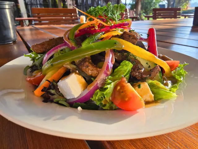 Imbabali Restaurant & Sports Bar is a haven of tranquillity in Magaliesburg.